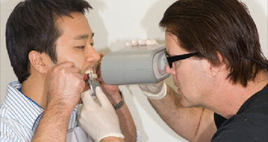 Analýza odstínu zubů a sdílení získaných informací: 2012