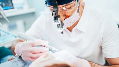 Analiza preživljavanja zuba nakon endodontske terapije u populaciji SAD