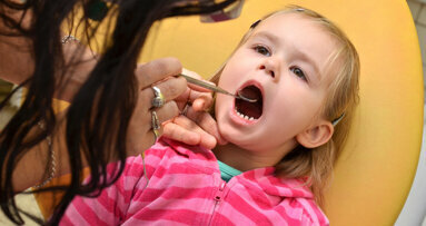 Les consultations précoces chez le dentiste sont essentielles pour prévenir la carie de la petite enfance