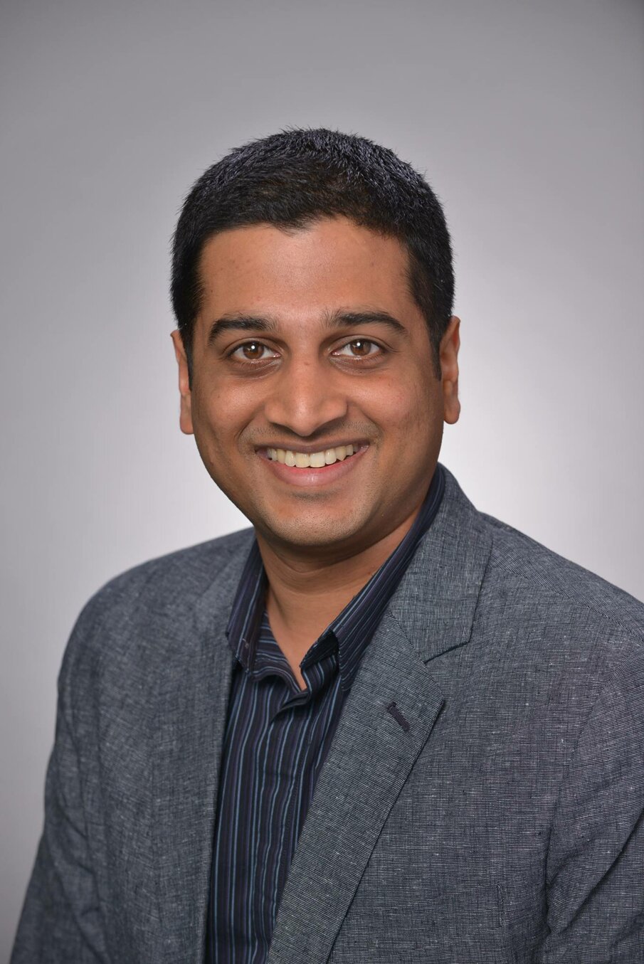 Dr Akshay Kumarswamy (BDS, CAGS, MS-Perio, USA ) is a Diplomate of the American Board of Periodontology and Diplomate of International Congress of Oral Implantologists (ICOI).