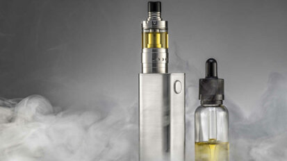 Vědci našli mikrobiální kontaminanty v populárních e-cigaretách