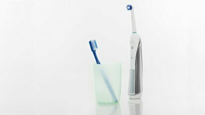 电动牙刷从长远看功效优于手动牙刷