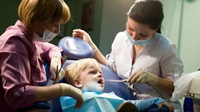 七分之一的儿童首次看牙医都是出于紧急原因
