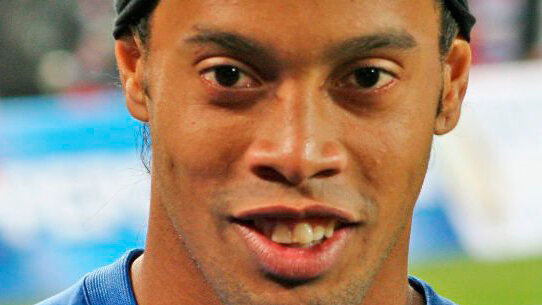 Ronaldinho affronta un’operazione chirurgico estetica ai denti