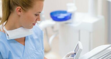 Pesquisa revela disparidade salarial dos auxiliares de consultórios dentários