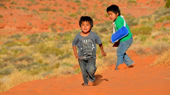 美国纳瓦霍印第安人: 70%的儿童蛀牙未得到治疗