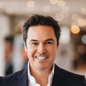 Dr. Luis Carrière