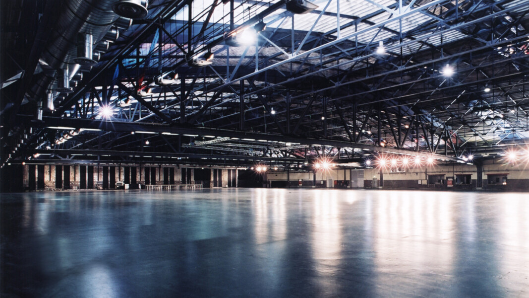 Located in Berlin’s Alt-Treptow inner-city district, the 6,500 m2 Arena Halle offers high-quality professional infrastructure.