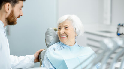 Il primo studio a esaminare l’uso di farmaci anti-invecchiamento per il trattamento della malattia parodontale