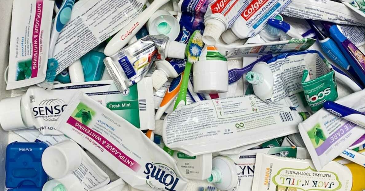 DT News Japan 3億本の歯磨きチューブが埋め立てられている