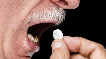 Boca seca em adultos mais velhos pode ser induzida por medicamentos