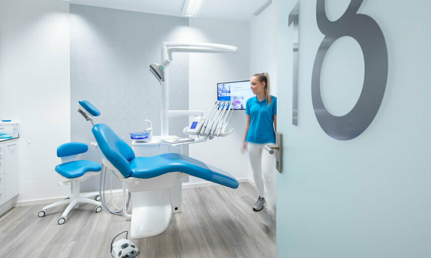 Zahngesundheit Frechen’s new treatment rooms are equipped with state-of-the-art technology. (Image: Tatiana Kurda)