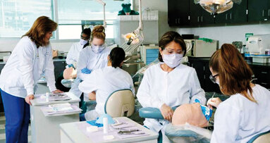 Нова професия в България – асистент на зъболекаря