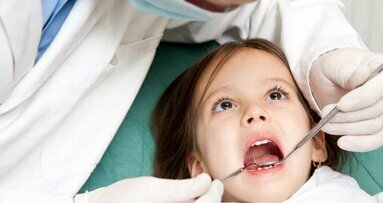 Badanie łączy infekcje jamy ustnej u dzieci z miażdżycą tętnic szyjnych dorosłych