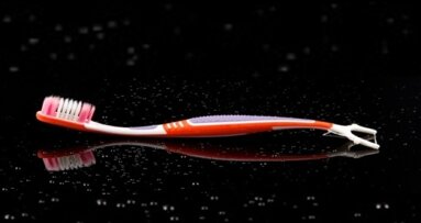 US company launches innovative toothbrush–flossing aid