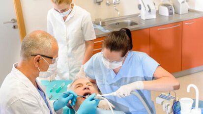 Henry Schein sponsort leerstoel tandheelkunde aan Katholieke Universiteit Leuven