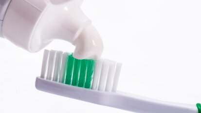 Środki fluorkowe w zapobieganiu i leczeniu próchnicy i erozji zębów u dzieci, młodzieży i dorosłych – rekomendacje ekspertów