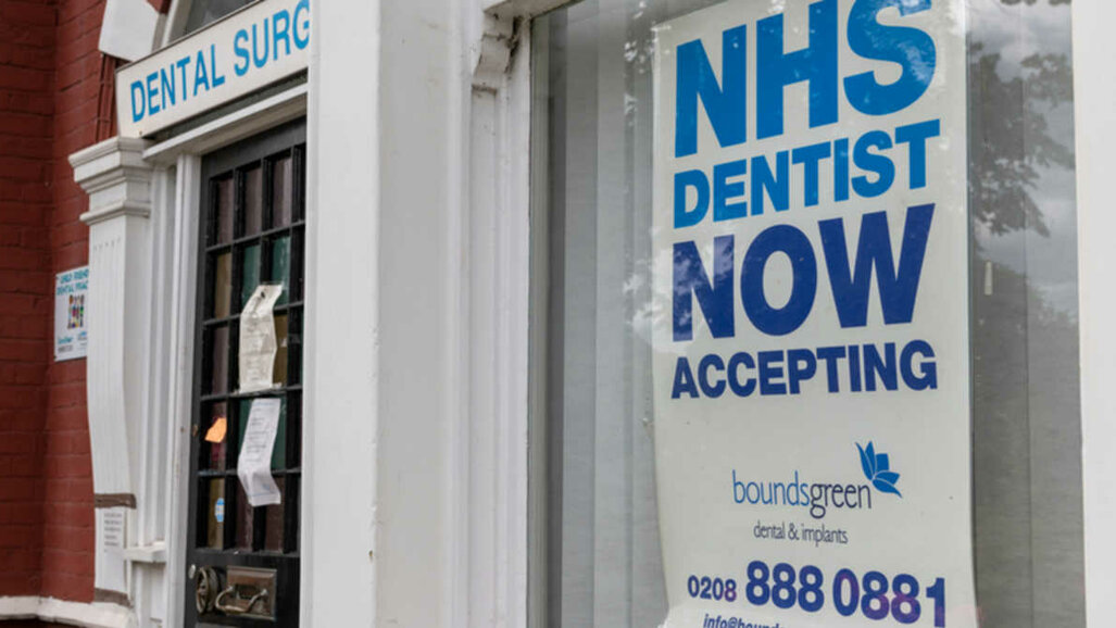 Pesquisa mostra periodontistas do Reino Unido decepcionados com o governo durante a pandemia