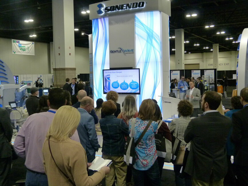 A standing-room-only crowd listens to the GentleWave presentation by Randy Garland, DDS, of Encinitas, Calif., in the Sonendo booth.