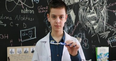 8'inci Sınıf Öğrencisi, Diş Macunu Üretti
