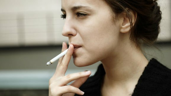 Pesquisa confirma que os fumantes têm maior risco de perder seus dentes