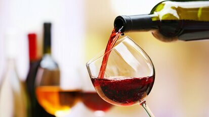 Viinin polyfenolit voivat estää kariesta ja parodontaalisia sairauksia