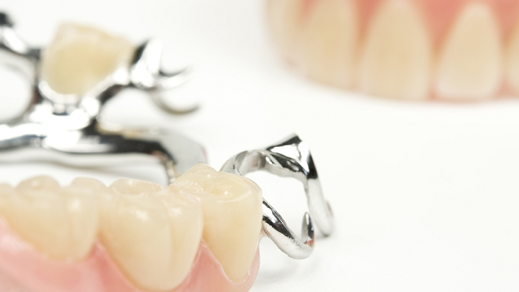 義歯で高齢者のADL保持を　　　　　　　　　　　　　　　　　－求められる医科歯科連携－