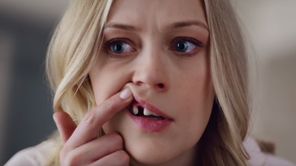 Werbung für Mundspülung schockt britische Patienten