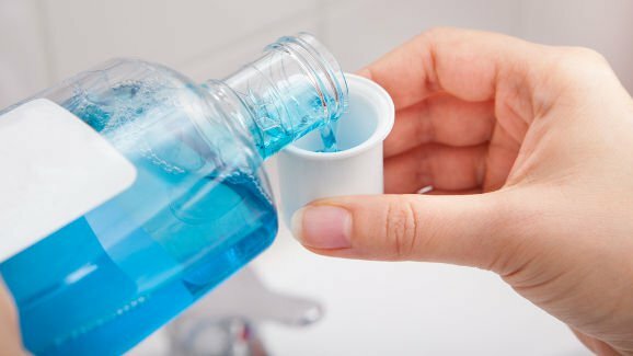 O uso excessivo de enxaguante bucal pode aumentar o risco de câncer bucal