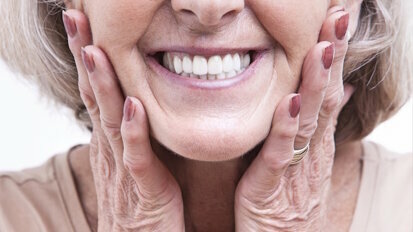 Nove smernice za održavanje i čišćenje zubnih proteza