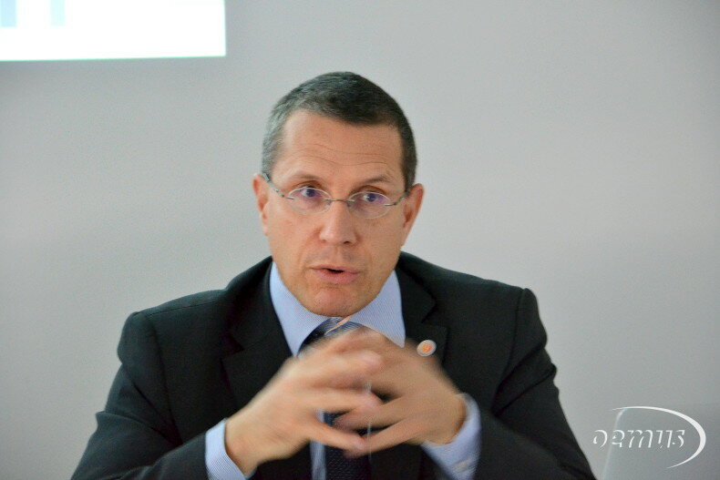 EFP President Prof. Dr Anton Sculean.