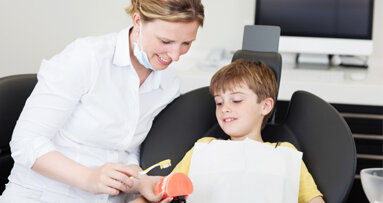 Kinder brauchen altersgerechte Anleitung zur Zahnpflege