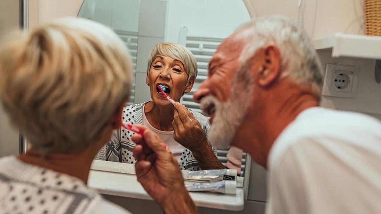 La importancia de la salud bucal para el adulto mayor