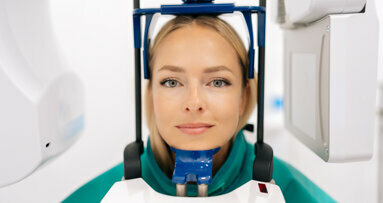 Secondo la AAOMR l’equipaggiamento protettivo durante le procedure radiografiche dentali non è necessario