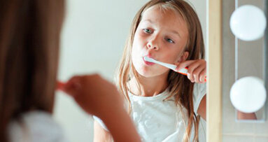 Accresciuta in Europa tra i giovani la sana abitudine di lavarsi i denti almeno due volte al giorno