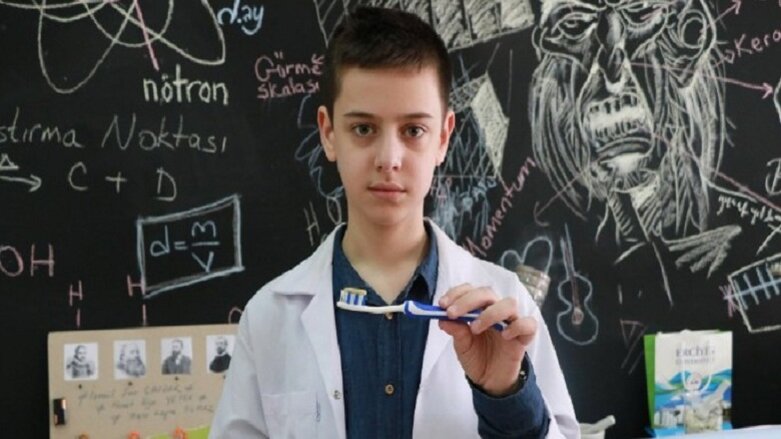 8'inci Sınıf Öğrencisi, Diş Macunu Üretti