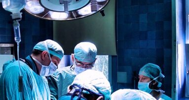 Udana operacja wszczepienia implantów stawów skroniowo-żuchwowych