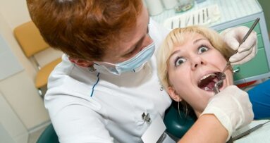 Nederlanders flossen uit vrees voor de tandarts