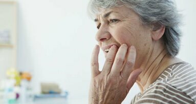 Muitos adultos mais velhos enfrentam barreiras para cuidados de saúde bucal nos EUA
