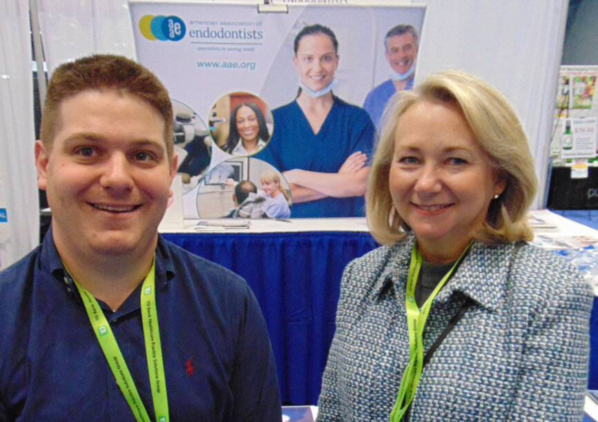 Michael Dobrow, left, and Marianne Niles of AAE, the American Association of Endodontists. (Photo: Fred Michmershuizen/Dental Tribune America)