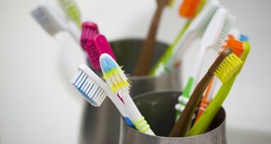 专家建议对牙刷定期消毒