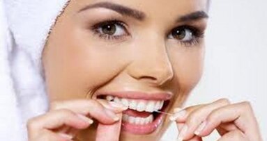 Pacjenci nie wiedzą, jak korzystać z nici dentystycznej