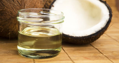 El aceite de coco reduce la gingivitis