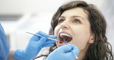 Pesquisador pretende fazer dentes crescerem novamente com material biocompatível