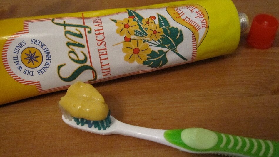 Mesecima prao zube senfom misleći da je pasta