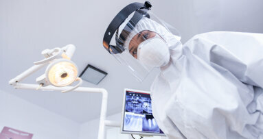 Procedurile dentare prezintă un risc scăzut de transmitere cu aerosoli a SARS-CoV-2