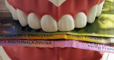 Schweizer vertrauen Preisaussage des Zahnarztes