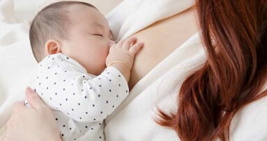 Połączenie mleka matki i śliny niemowlęcia kształtuje zdrowy mikrobiom jamy ustnej