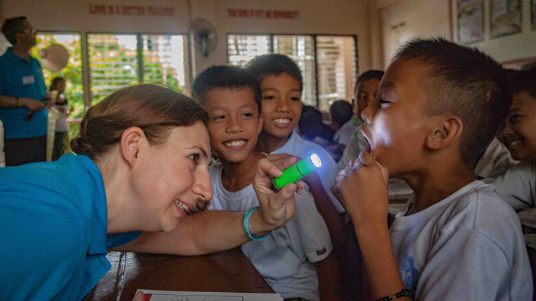 Dental volunteers treat hundreds of children in Philippines