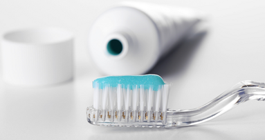Neuartige Zahnpasta bekämpft Komplizen von S. mutans